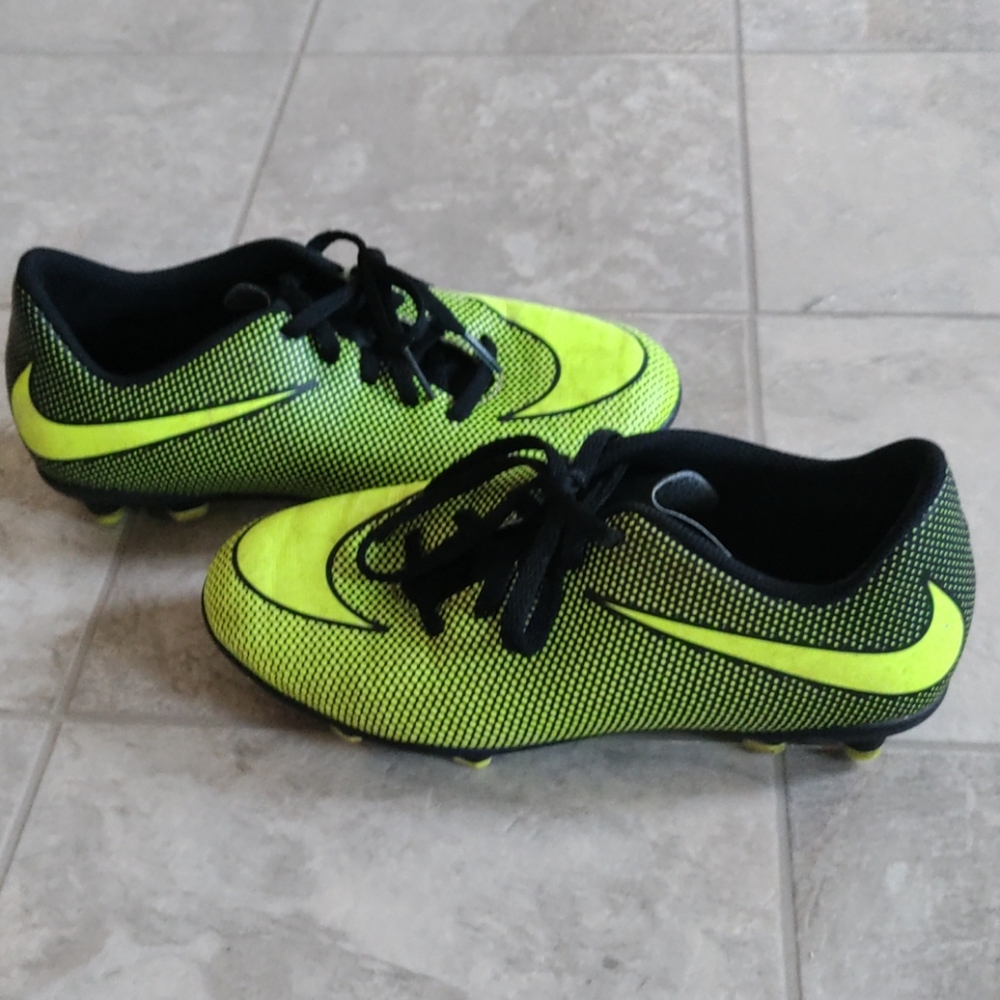 Boys Nike soccer shoes, size 4
